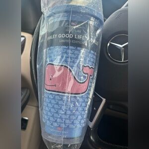 Vineyard Vines tumbler • 24oz